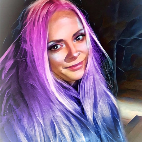 Meet your Posher, Kristin - Picture 1 of 3